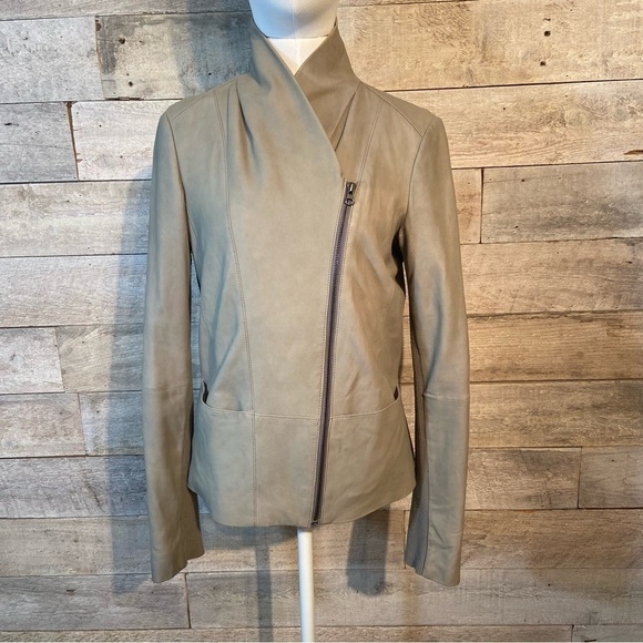 Vince. Women’s beige asymmetrical zip up leather moto jacket in size small - Picture 2 of 13
